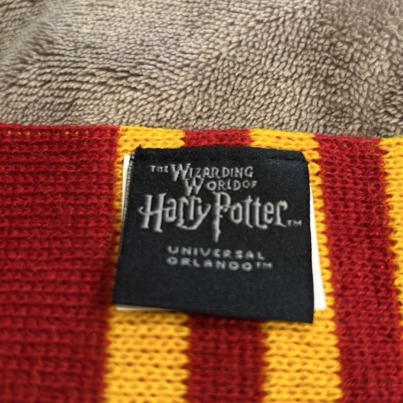 Harry Potter Gryffindor scarf from the wizarding world of Harry Potter - Picture 4 of 5